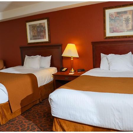 Ramada By Wyndham Niagara Falls/Fallsview Екстериор снимка