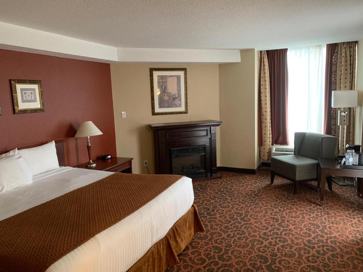 Ramada By Wyndham Niagara Falls/Fallsview Екстериор снимка