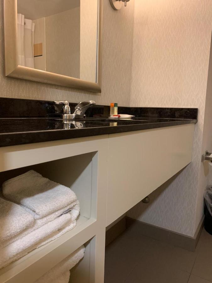Ramada By Wyndham Niagara Falls/Fallsview Екстериор снимка