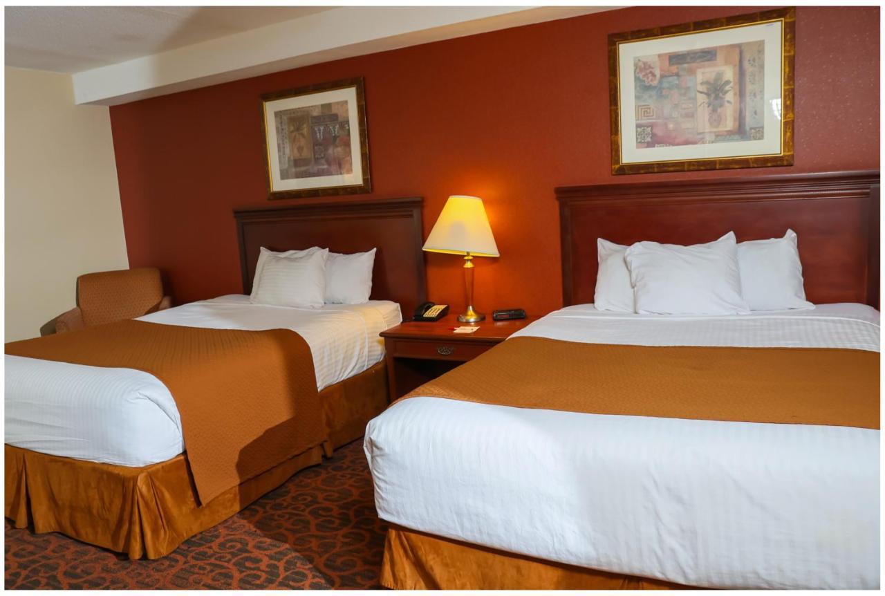 Ramada By Wyndham Niagara Falls/Fallsview Екстериор снимка