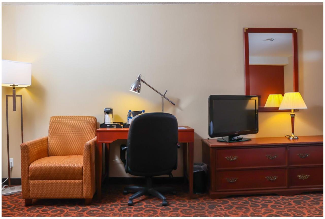 Ramada By Wyndham Niagara Falls/Fallsview Екстериор снимка