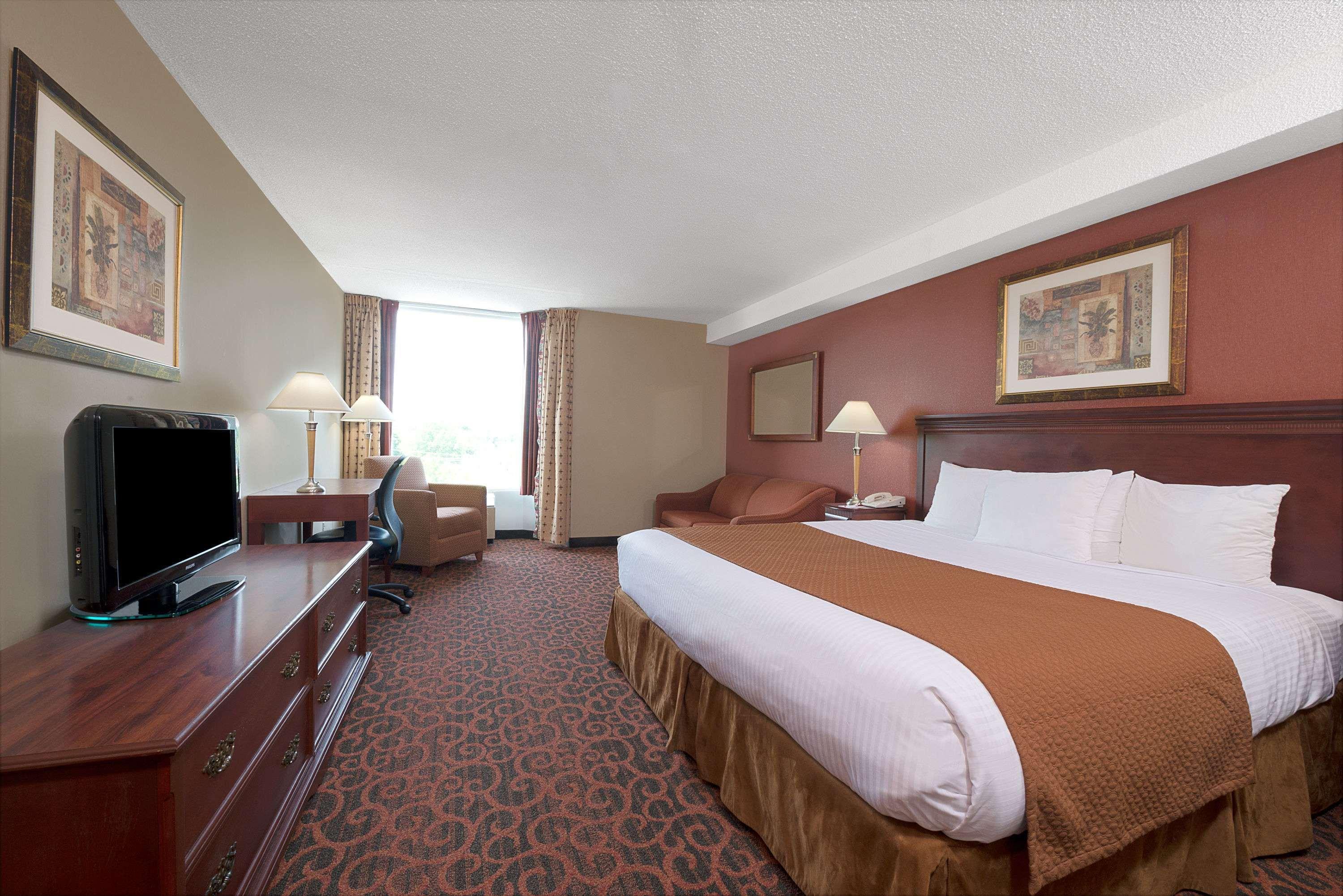 Ramada By Wyndham Niagara Falls/Fallsview Екстериор снимка