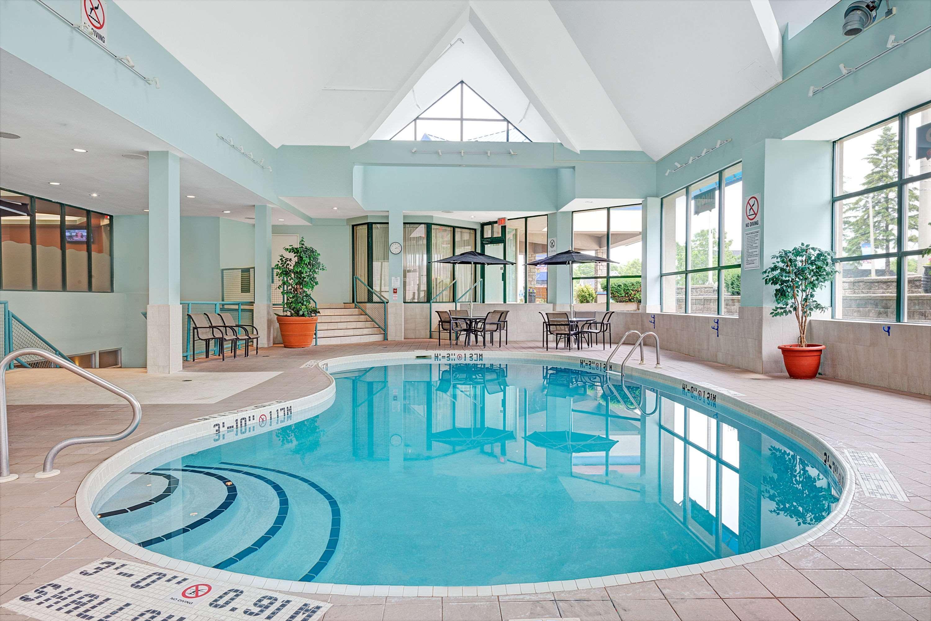 Ramada By Wyndham Niagara Falls/Fallsview Екстериор снимка