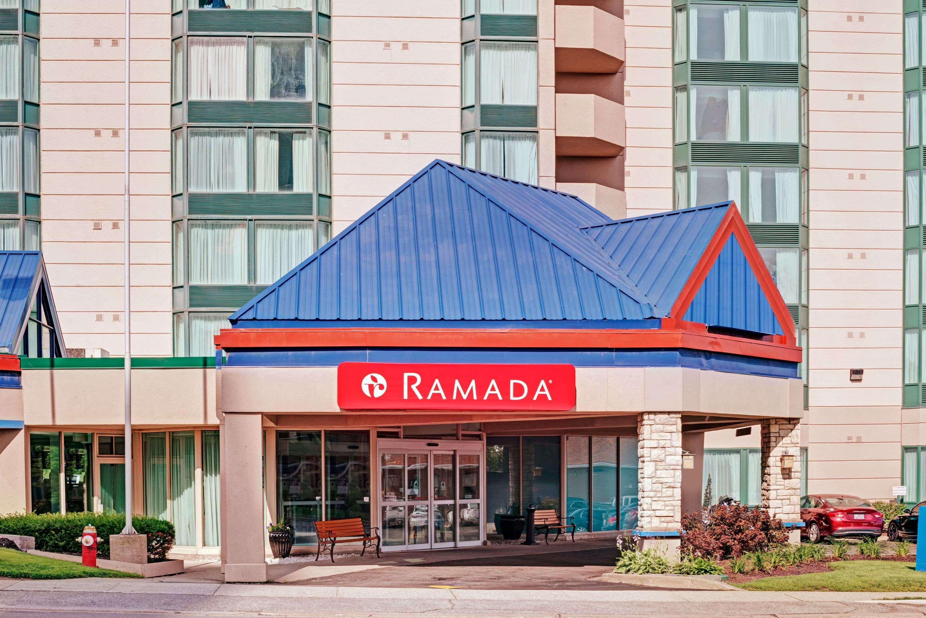 Ramada By Wyndham Niagara Falls/Fallsview Екстериор снимка