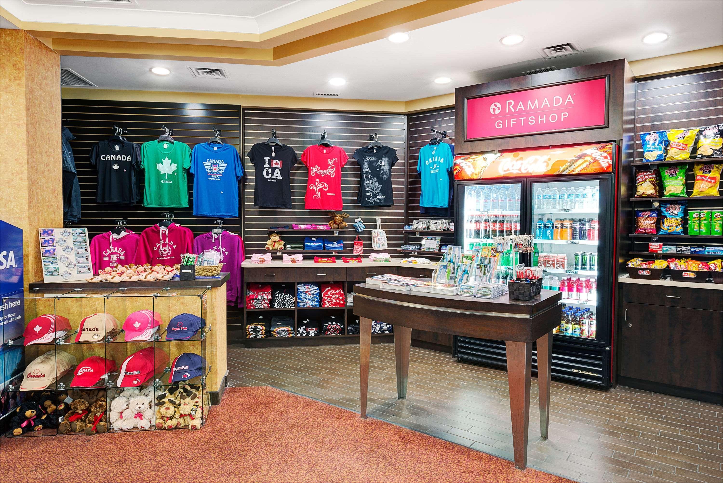 Ramada By Wyndham Niagara Falls/Fallsview Екстериор снимка