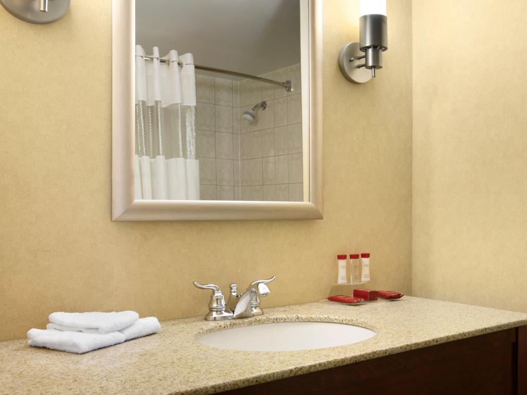 Ramada By Wyndham Niagara Falls/Fallsview Стая снимка