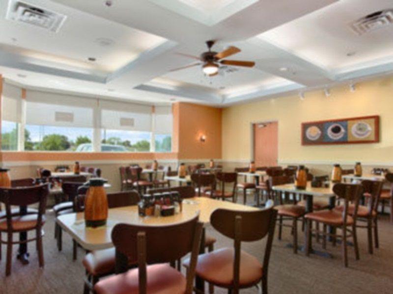 Ramada By Wyndham Niagara Falls/Fallsview Екстериор снимка