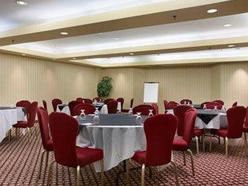 Ramada By Wyndham Niagara Falls/Fallsview Екстериор снимка