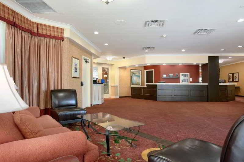 Ramada By Wyndham Niagara Falls/Fallsview Екстериор снимка
