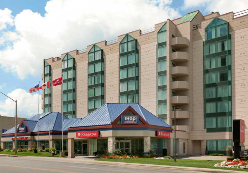 Ramada By Wyndham Niagara Falls/Fallsview Екстериор снимка